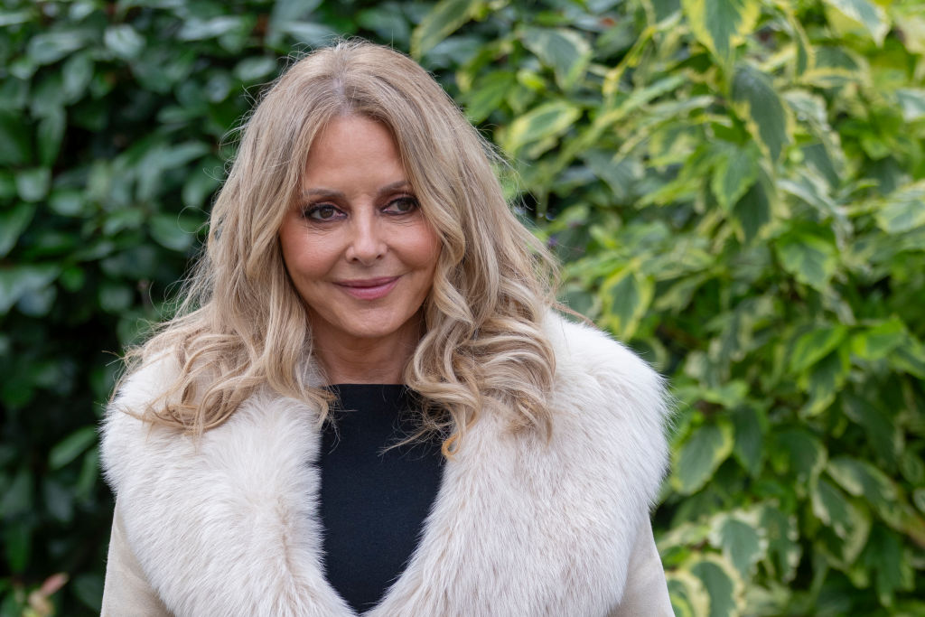 Kínos: élő adásban derültek ki pikáns részletek a népszerű műsorvezető szexuális életéről