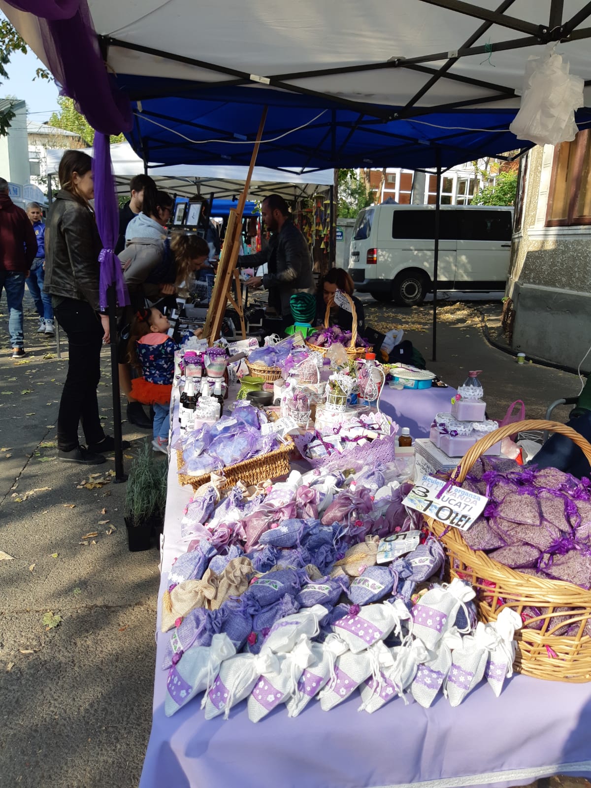 Afacere cu parfum. O familie de români a dat lovitura cu o afacere, la care puțini s-ar fi gândit! "Soțul a fost cu ideea, deși nici unul nu știa nimic despre asta"