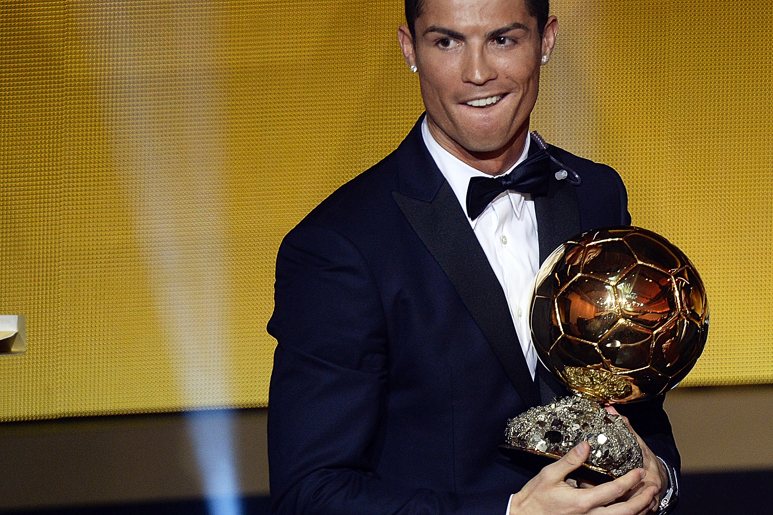 Ronaldo a câștigat ”Balonul de aur”, Sergio Ramos e ”Balonul eleganței”. Ce spun hairstyliștii și visagiștii!