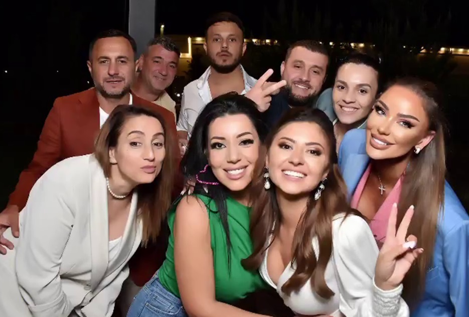Bianca Drăgușanu a fost acceptată de familia lui Gabi Bădălău. Cum s-a distrat la petrecerea dată de sora lui