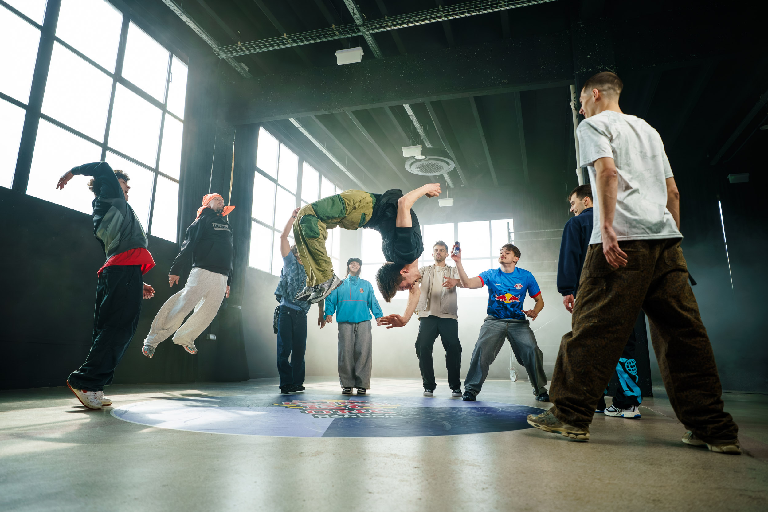 B-Boy Lee, unul dintre cei mai buni și respectați dansatori de break din lume, vine în România: „Mulți spun că o prestație completă înseamnă să ridici trofeul la final. Pentru mine nu e întotdeauna așa”