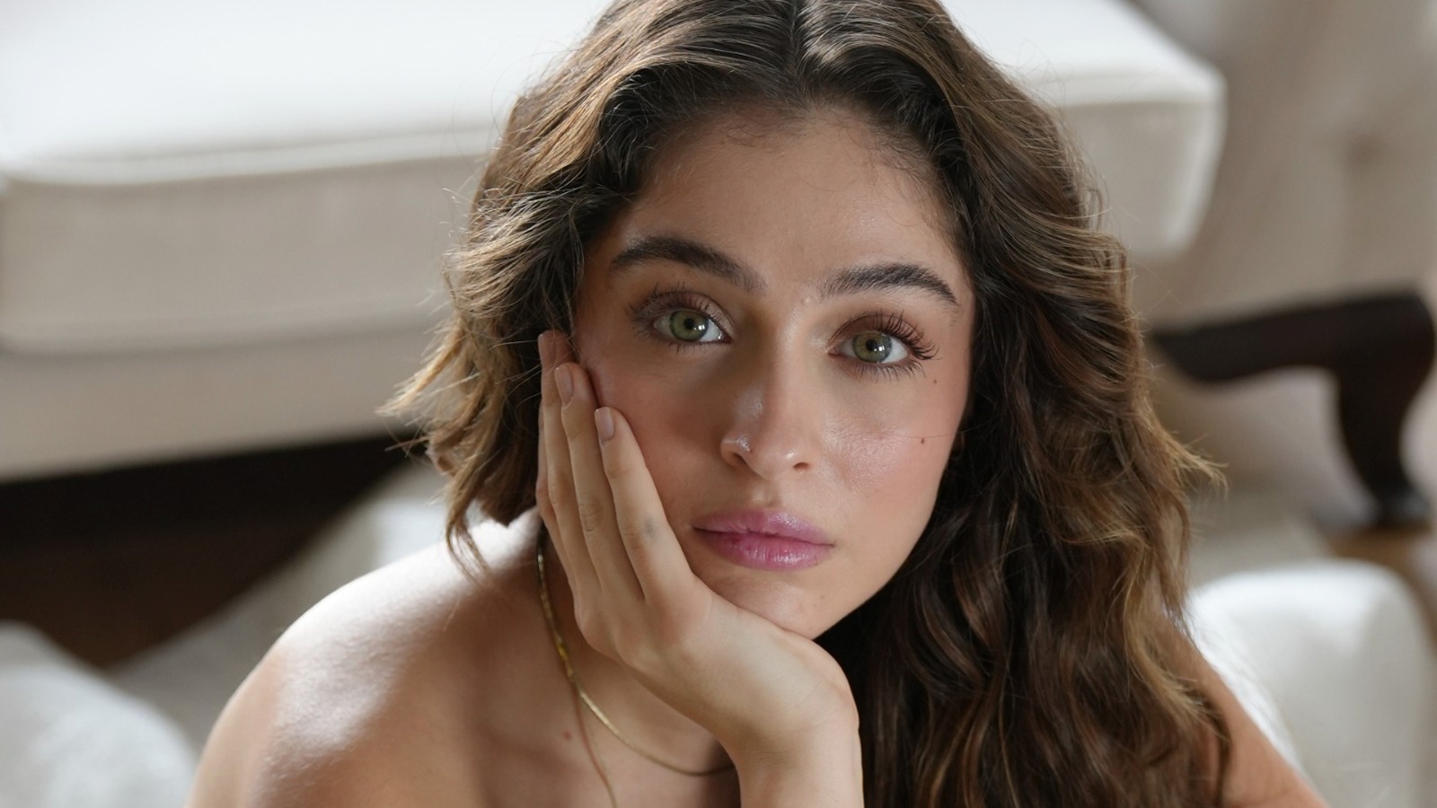 Actrița din serialul „Leyla”, care este la PRO TV în locul emisiunii lui Cătălin Măruță, momente neplăcute la filmări. Ce a pățit Cemre Baysel în Turcia