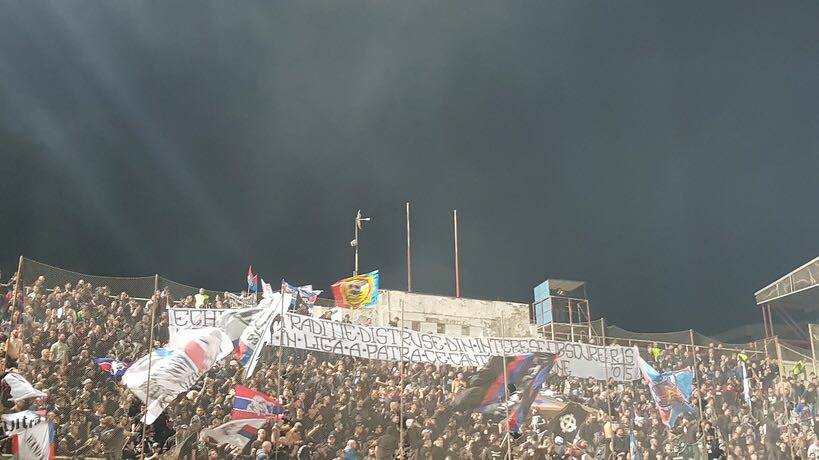 Cele mai tare mesaje afișate la Academia Rapid - CSA Steaua: ”Galeria lu′ Rapid, cea mai membră de partid” | GALERIE FOTO