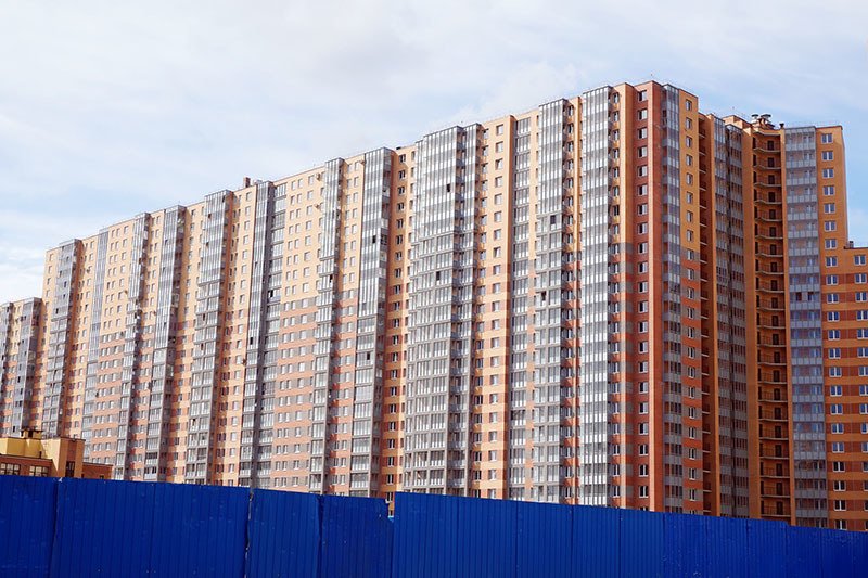 Cum trăiesc 20.000 de oameni într-un singur bloc, în Rusia. „Furnicarul uman” din Sankt Petersburg are 35 de intrări și 3.708 apartamente
