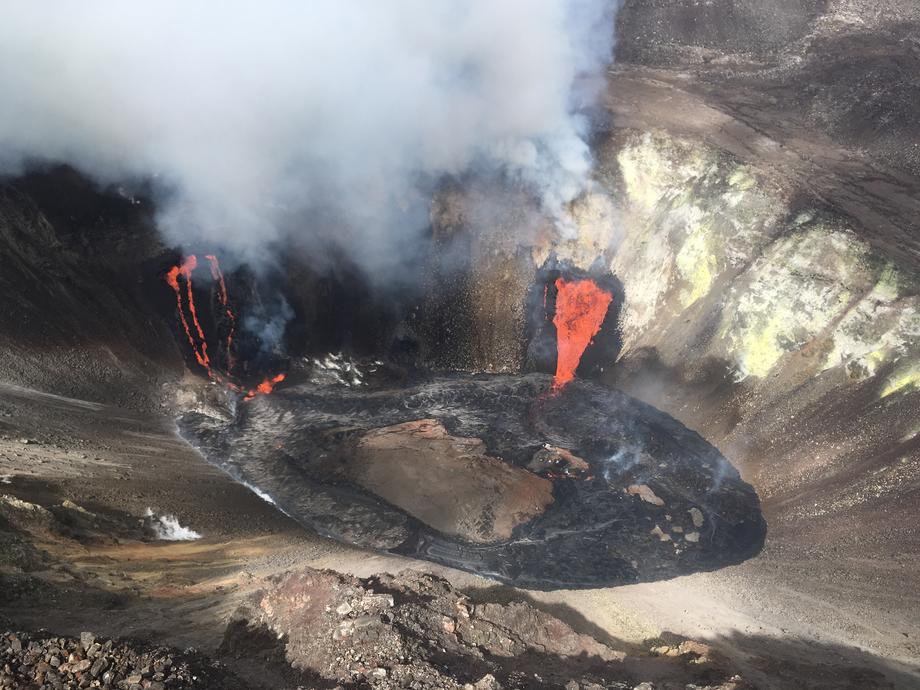 VIDEO | Vulcanul Kilauea a erupt.  Mii de oameni au fost evacuaţi din Hawaii