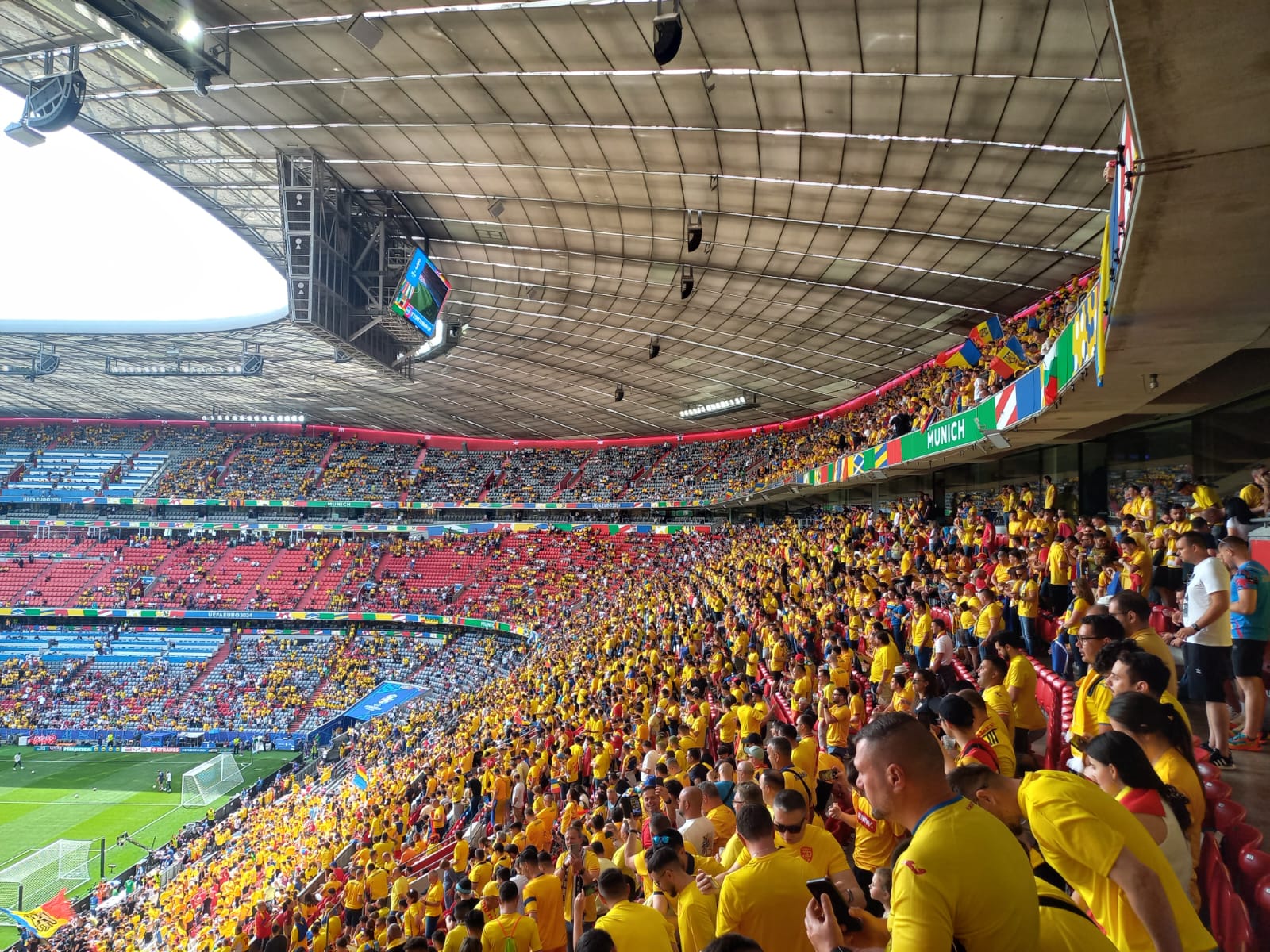 München, pământ românesc. Suporterii tricolorilor au luat cu asalt Marienplatz, „inima” capitalei bavareze, și, apoi, stadionul | FOTO și VIDEO
