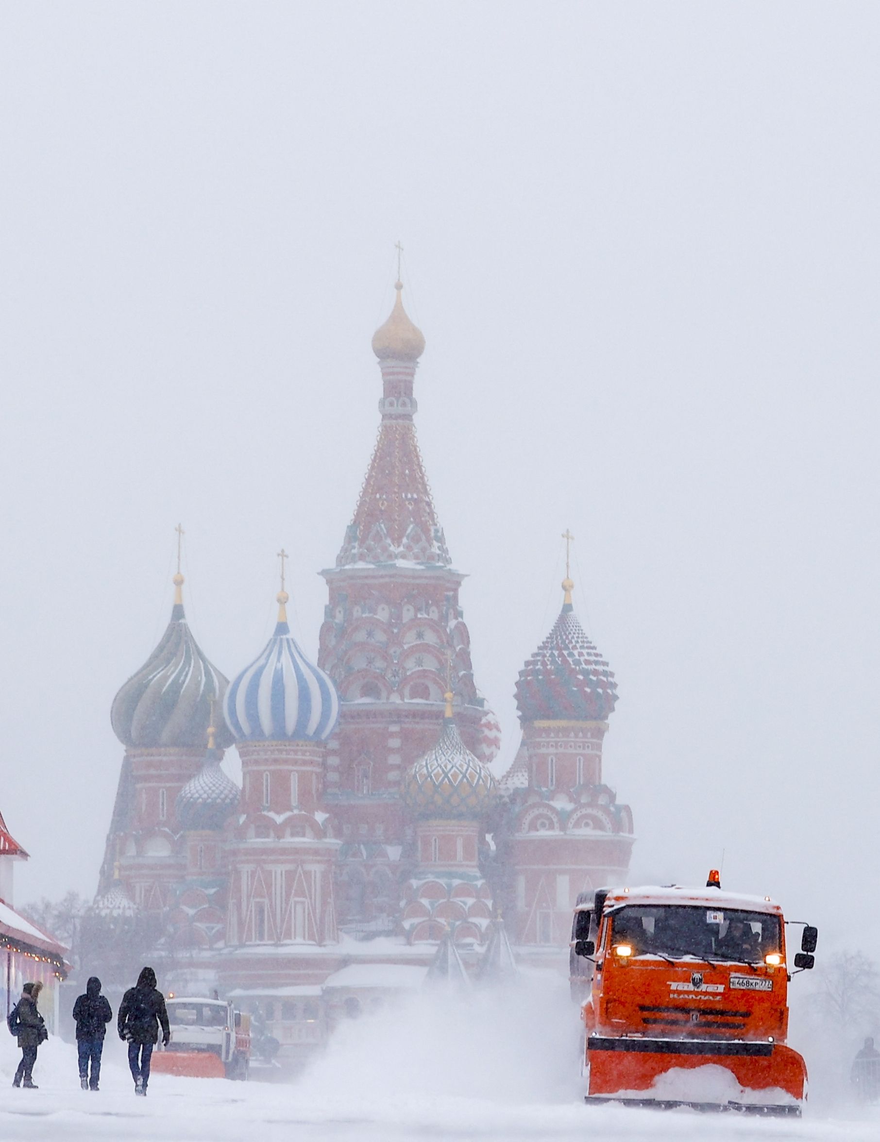 Cum se face deszăpezirea la Moscova, la -15 grade - VIDEO