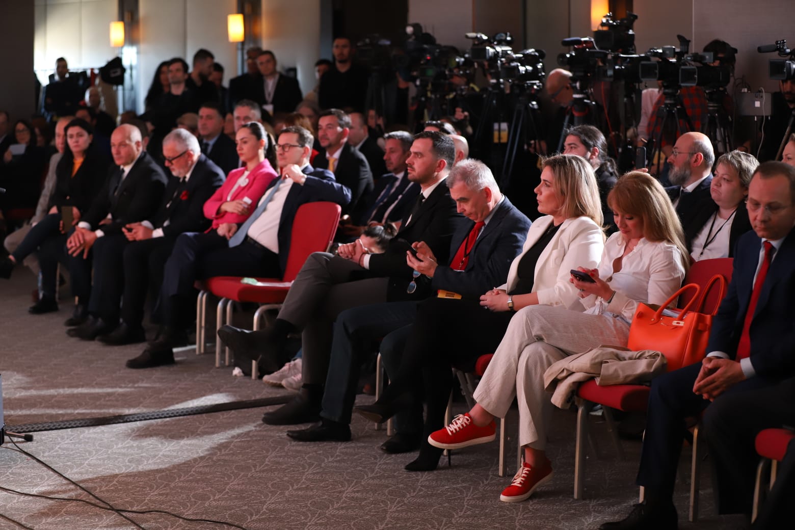 George Simion şi-a depus candidatura la alegerile prezidenţiale 2025 alături de Mateusz Morawiecki, fost premier al Poloniei