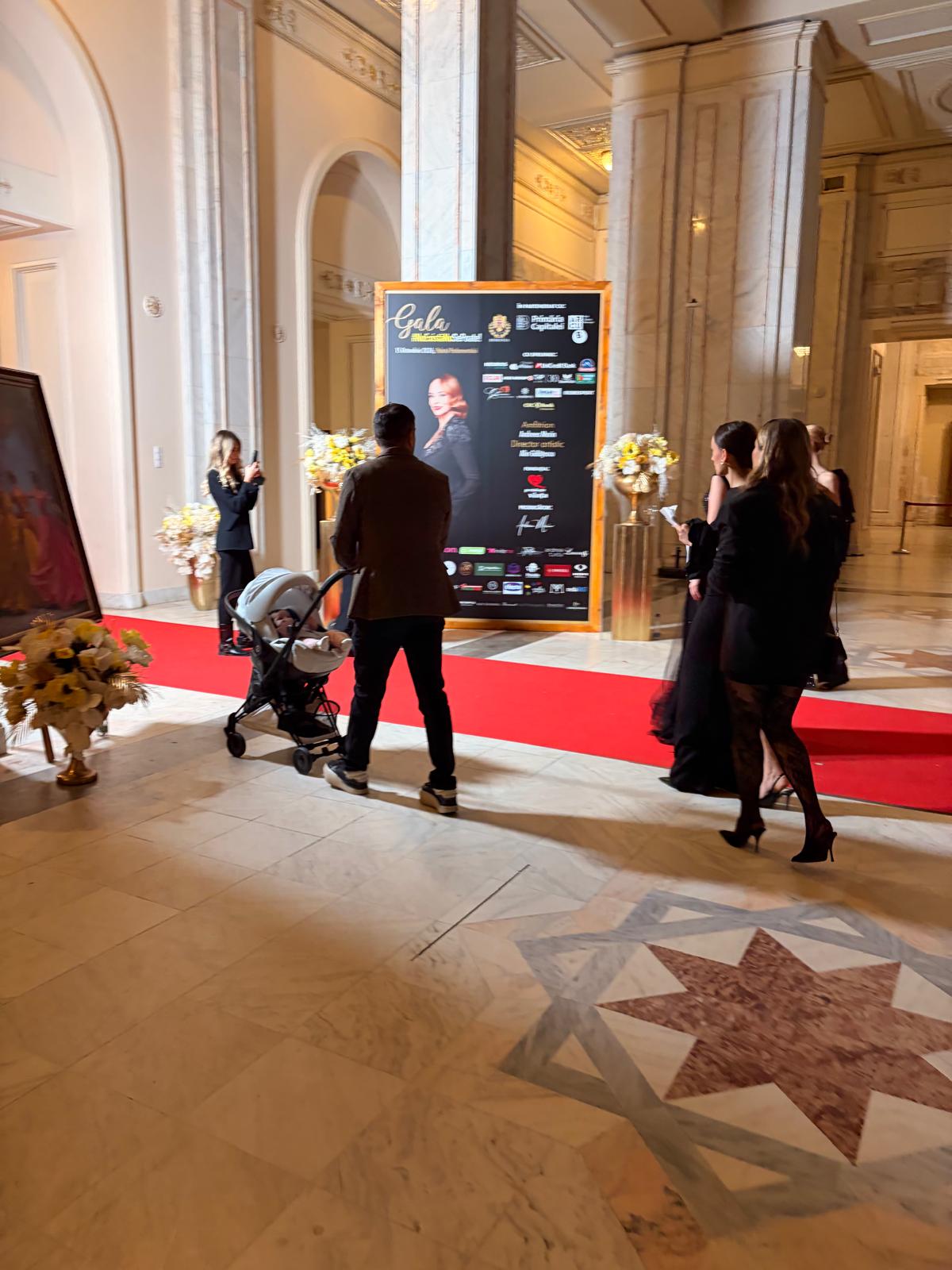 Laura Cosoi și-a alăptat fiica în culise la Palatul Parlamentului