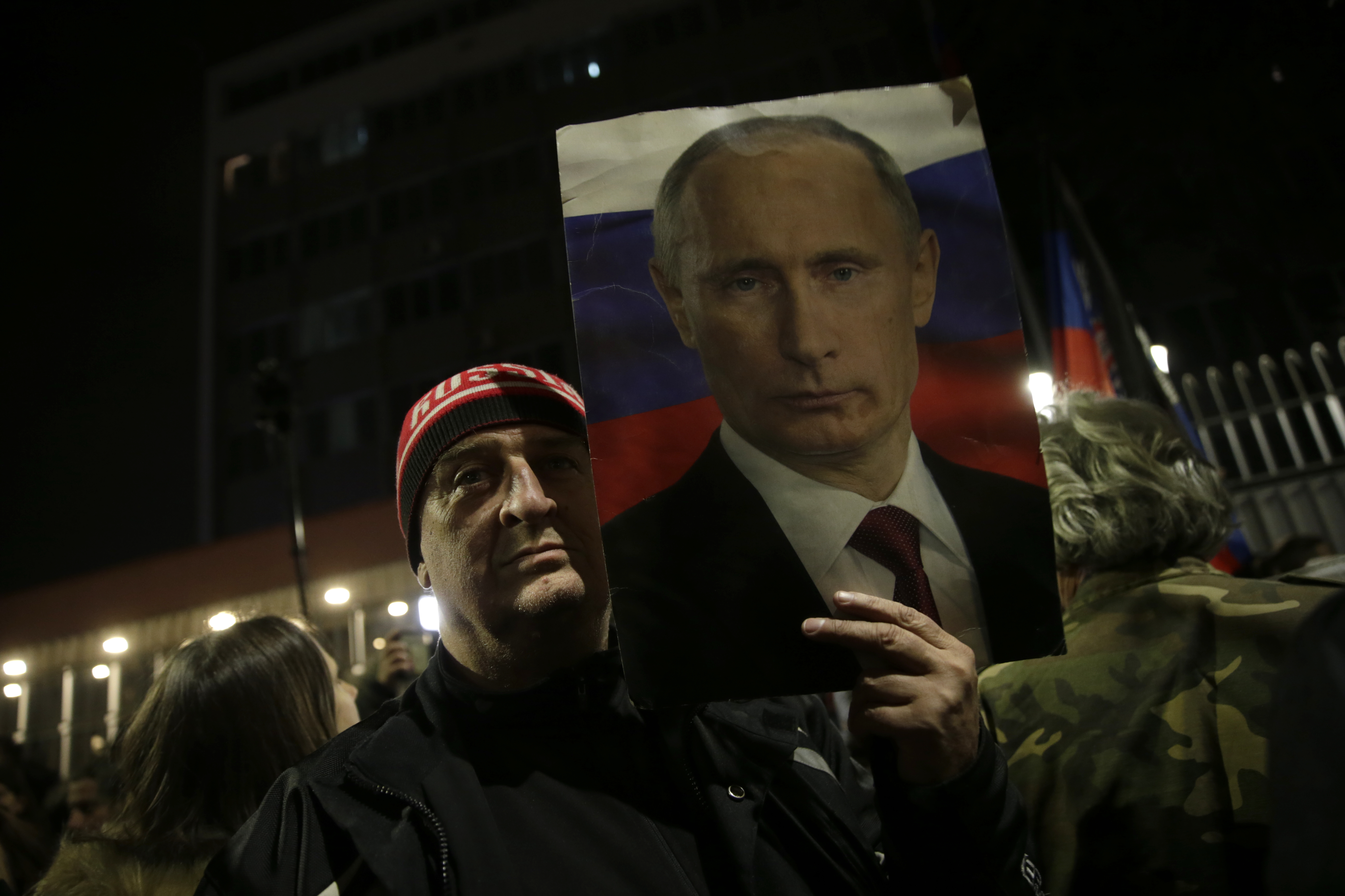 Protest în favoarea războiului lui Putin, în Belgrad. Mii de sârbi proruși au ieșit aseară în stradă