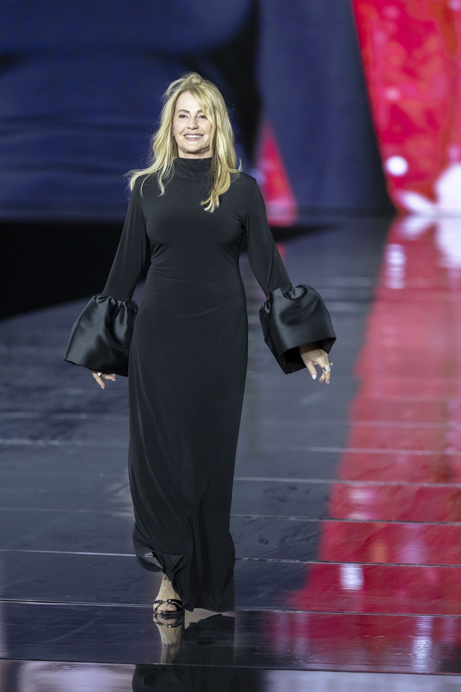 Nadia Comăneci, apariție spectaculoasă pe podium la Paris