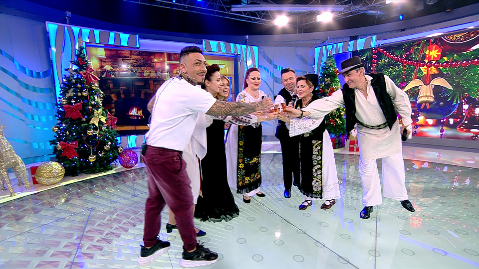 Steliana Sima, Emilia Ghinescu, Elena Merișoreanu, Nicoleta Voica petrec în ultima zi a anului, la "Acces Direct" | FOTO