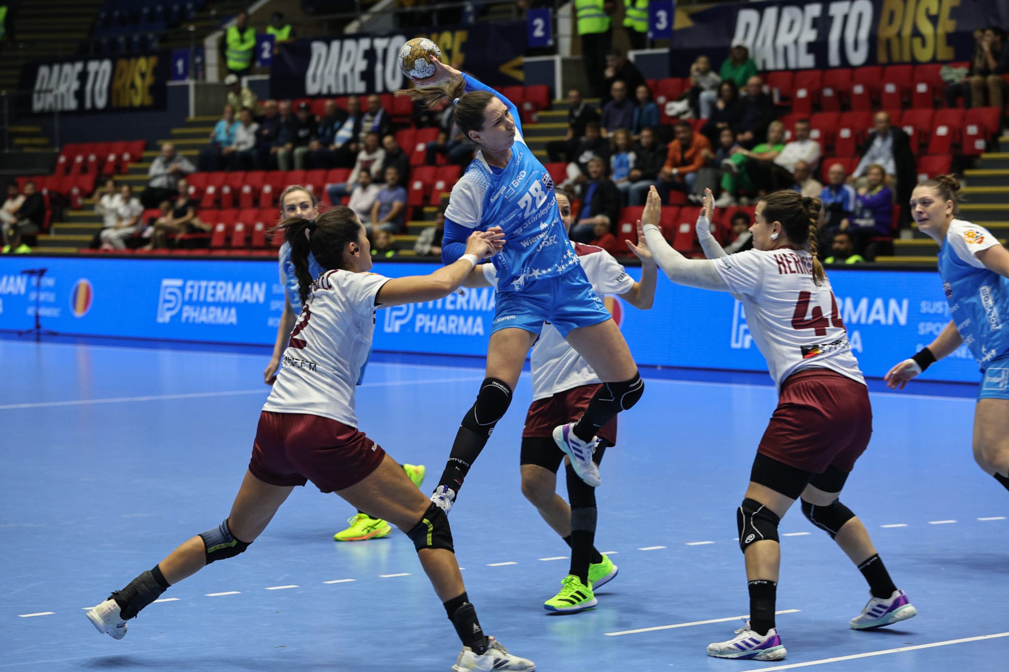 CSM București, victorie cu Rapid în meciul derby al campionatului de handbal feminin