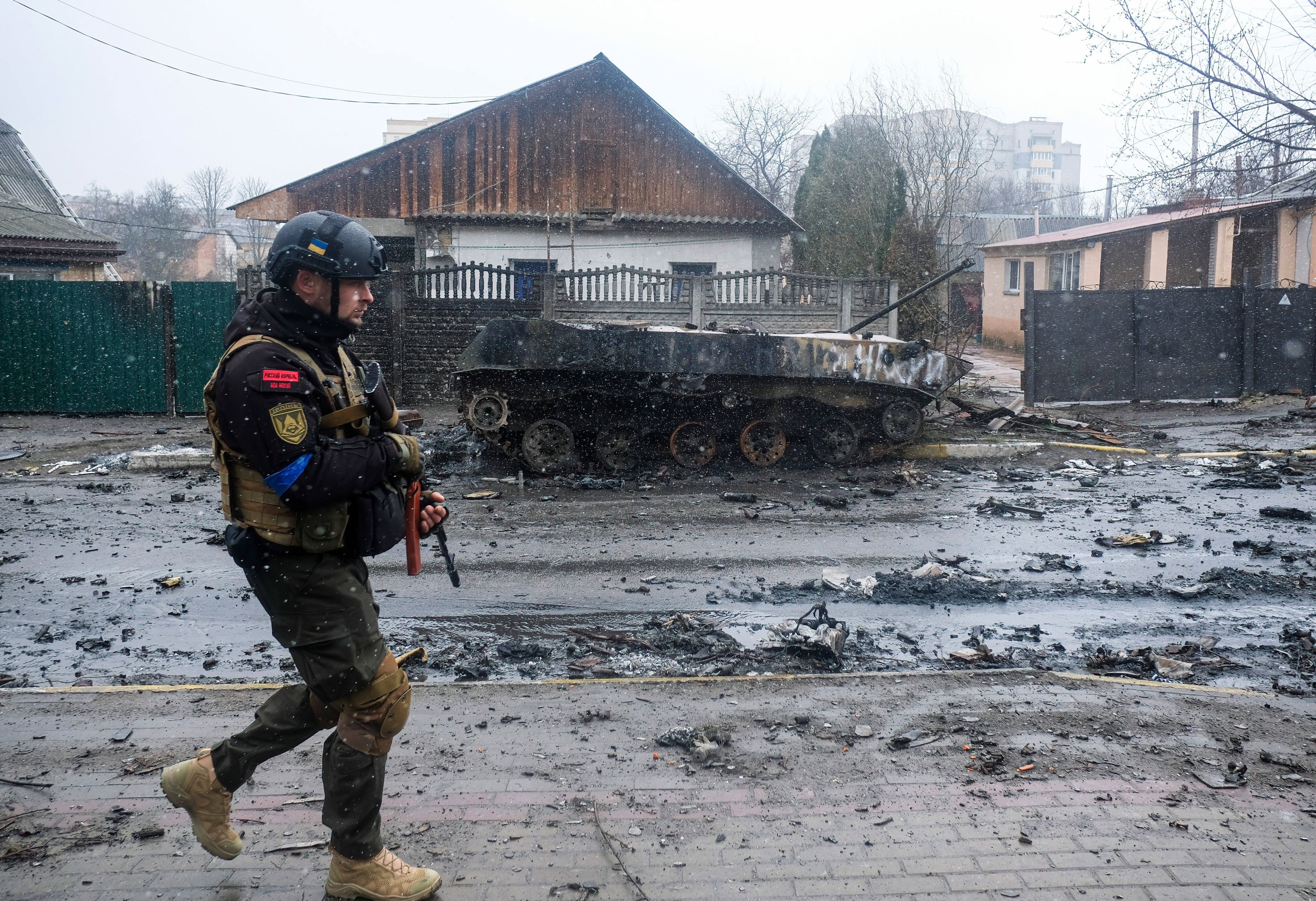 „Ne-au pus în genunchi și au început să ne caute de ceasuri, bani. Cine luptase de partea Ucrainei era împușcat imediat”. Mărturie din infernul de la Bucha. FOTO cu impact emoțional