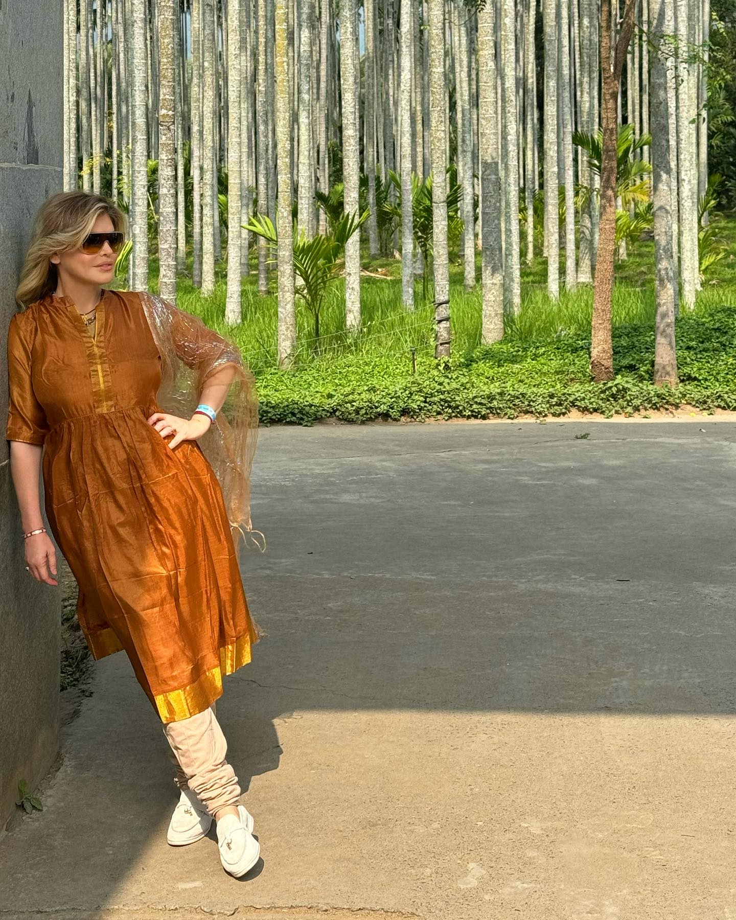 Loredana Groza și Iulia Vântur s-au întâlnit în India. Cum au reacționat fanii când le-au văzut: „De la atâtea operații e și greu să fiți diferențiate”