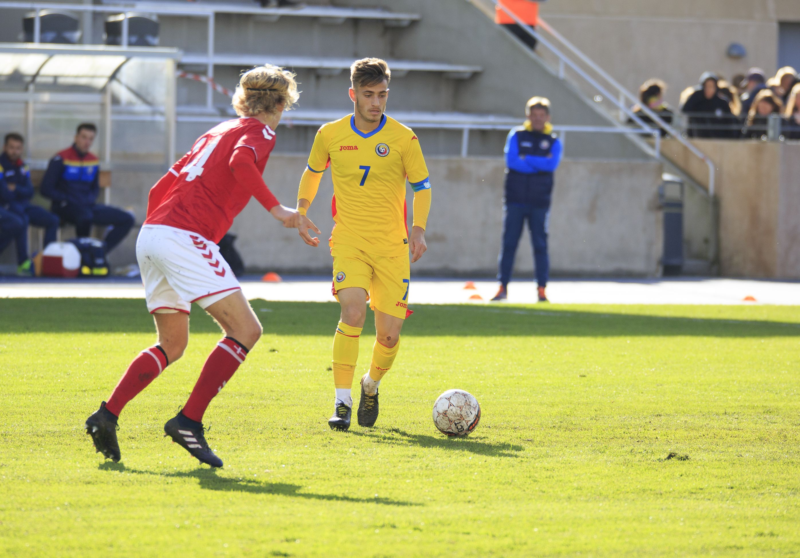 UPDATE | EXCLUSIV. Băutură și golănie la naționala U19 de fotbal a României, la turneul din Grecia. Vedeta Vlad Dragomir, de la Arsenal, l-a bruscat pe Gheorghiță Geolgău. Reacțiile celor implicați
