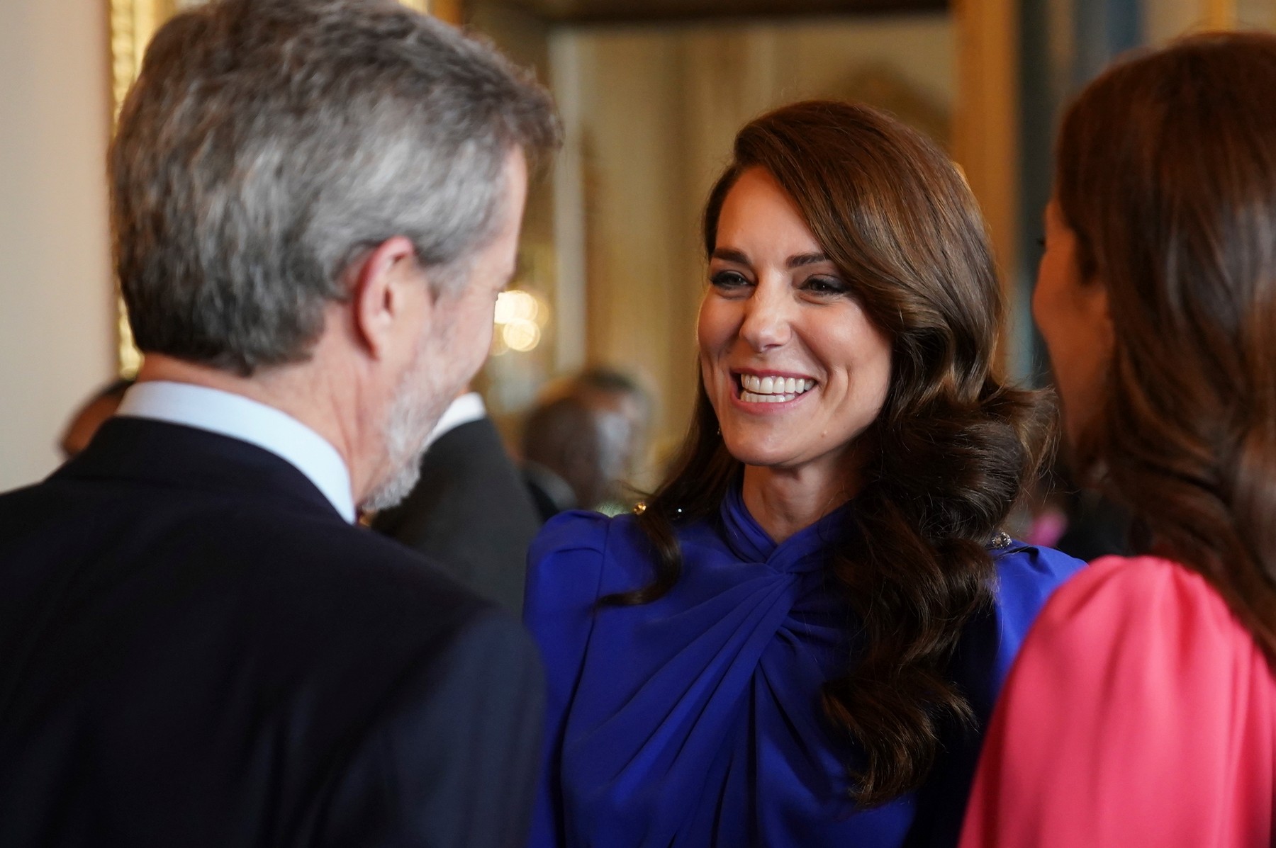 Charles și Camilla, încoronați rege și regină ai Marii Britanii. Ceremoniile s-au încheiat cu salutul de la balconul Palatului Buckingham
