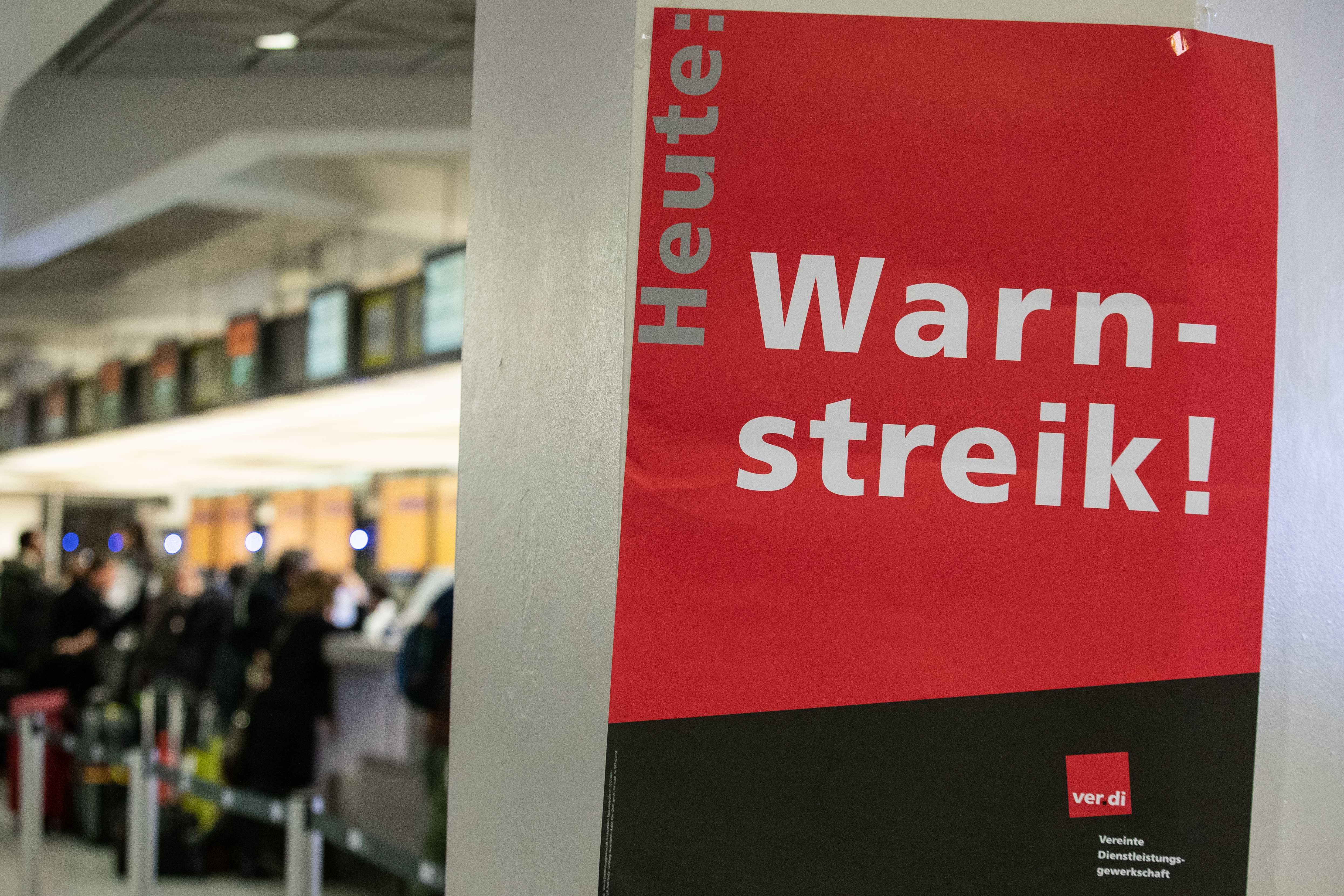 GALERIE FOTO / Grevă pe aeroporturile din Berlin. Aproape 75 de zboruri au fost afectate