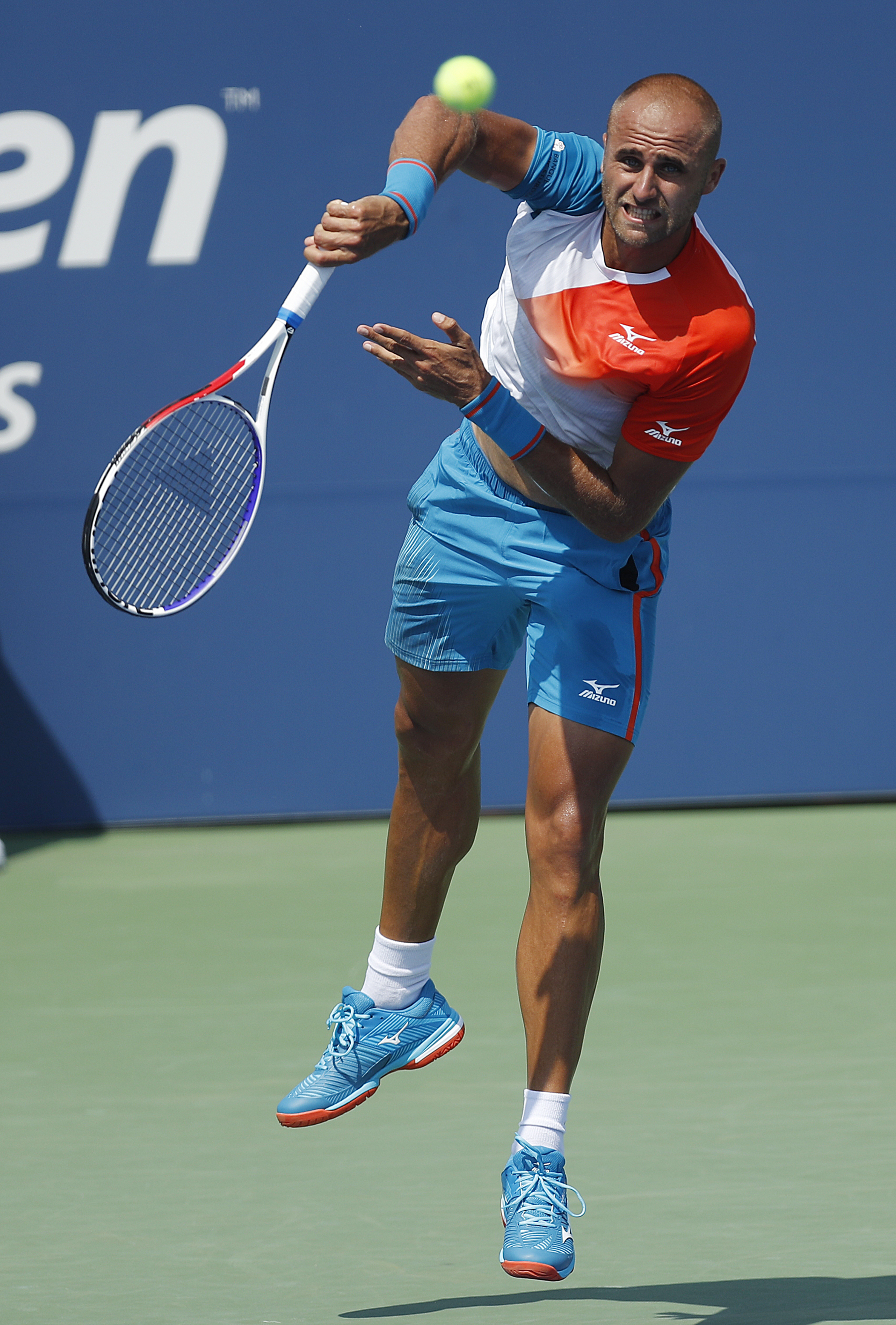 Ce bombă în tenisul mondial: Marius Copil, în finala turneului de la Basel! Duel pentru titlu cu marele Roger Federer