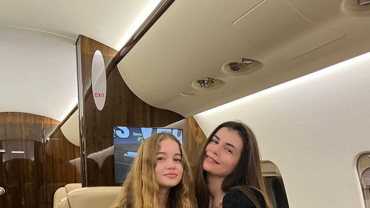 Irina, fiica lui Irinel Columbeanu și a Monicăi Gabor, a ajuns în România. Tatăl ei a așteptat-o la aeroport