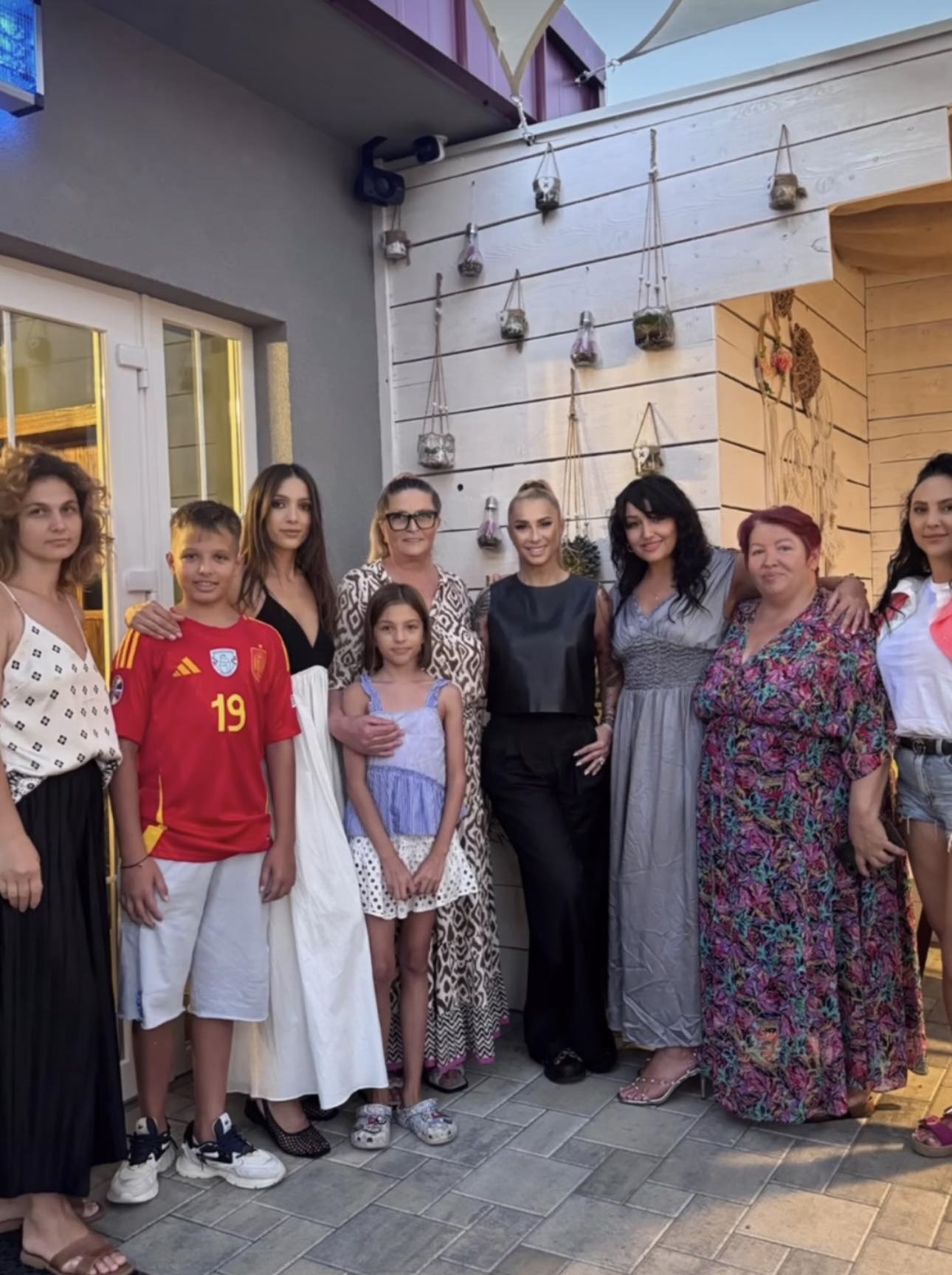 De ce Ronald Gavril a lipsit de la petrecerea mamei sale. Anamaria Prodan a fost prezentă: „Mama noastră a împlinit o superbă vârstă”