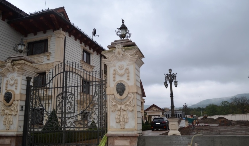 Iată-l pe iubitul frumoasei Ada Nechita! ^E multimilionar în euro! Extrema naționalei se poate muta la țară, într-o vilă uluitoare! GALERIE FOTO