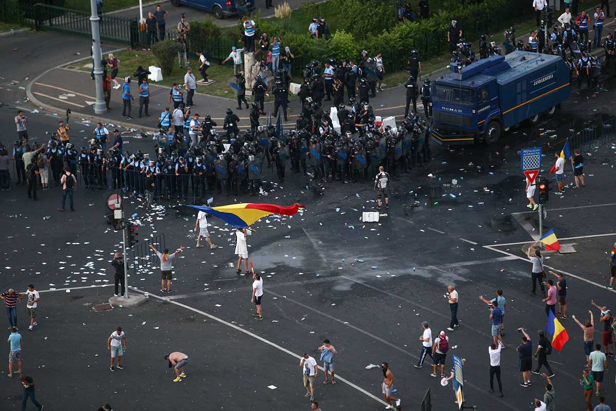 Câteva luni până la prescrierea faptelor în „Dosarul 10 august”. Foștii șefi ai Jandarmeriei, audiați după 8 ani de la violențele din Piața Victoriei