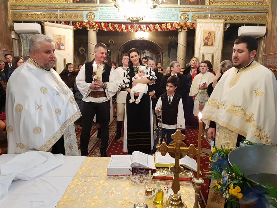 Iuliana Tudor a fost nașă. Ce transformare: cum s-a îmbrăcat la biserică și cum a apărut la petrecere | FOTO