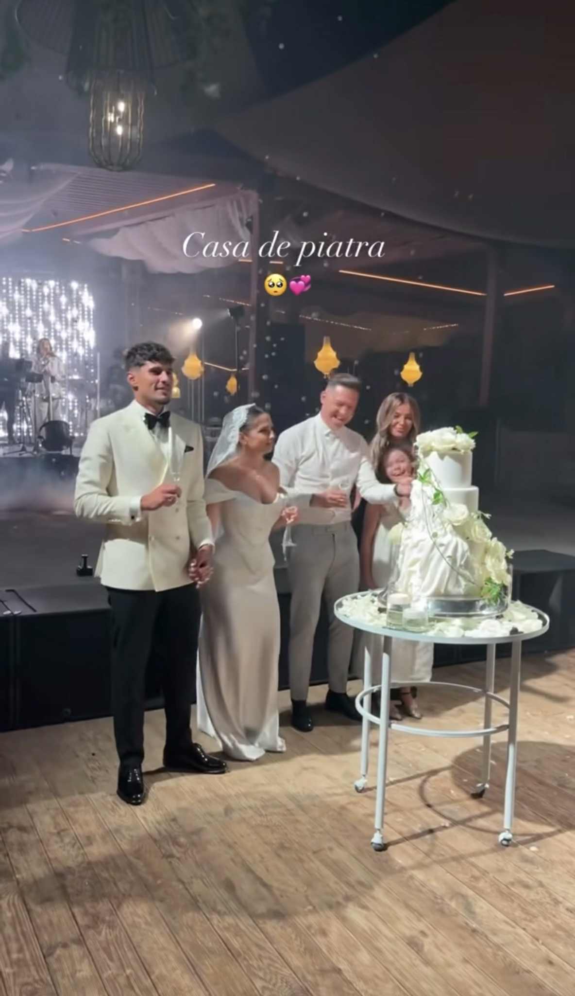 Imagini de la nunta lui Florinel Coman. Mirel Rădoi a fost naș, iar Gigi Becali s-a aflat printre invitați: „Mi-a adus 6 milioane de euro”