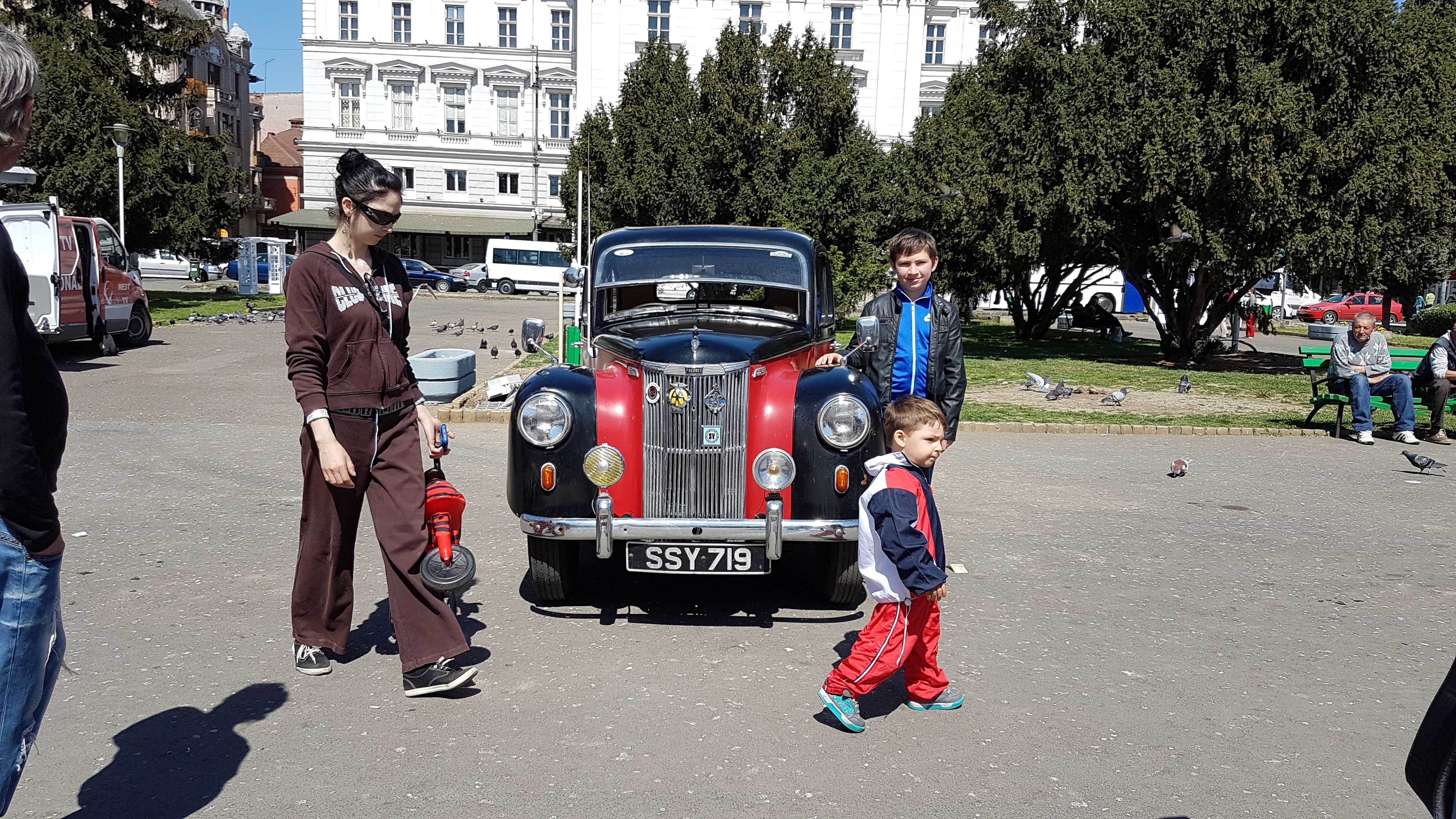 "Retro Parada Primăverii" organizată în zeci de oraşe din ţară! GALERIE FOTO