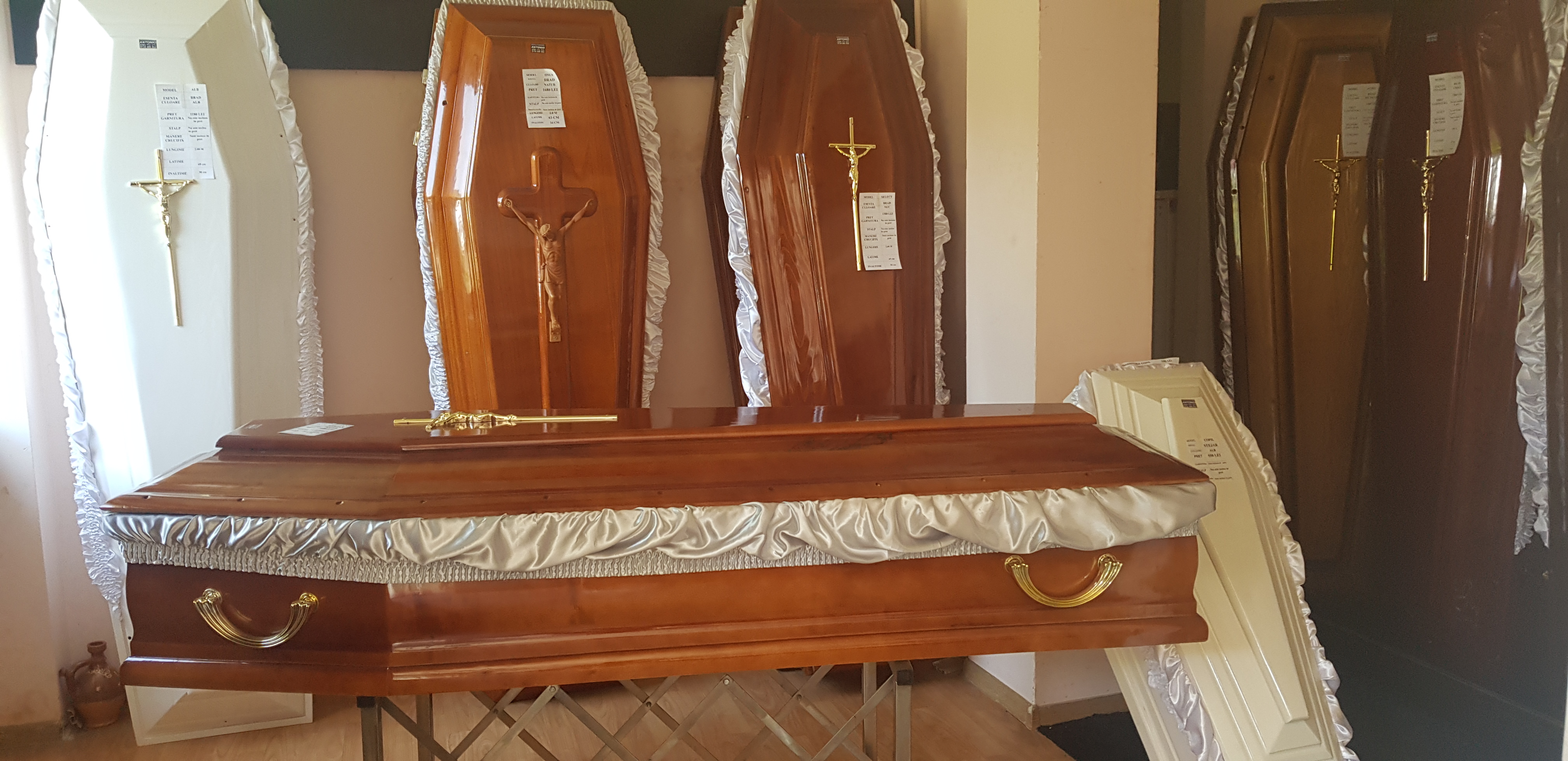 Capacele frigorifice mortuare, ultima fiță la înmormântări. Pot fi setate până la -26 grade Celsius/ FOTO