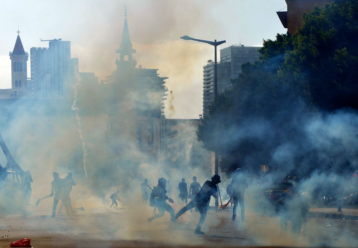 Proteste violente în Beirut | Manifestanții au ocupat mai multe ministere. Peste 200 de persoane au fost rănite, iar un polițist a fost ucis