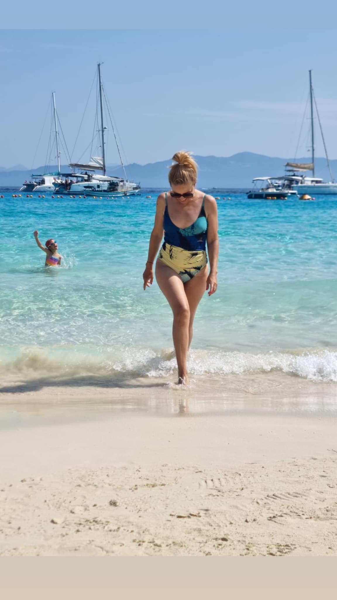 Cât a plătit Simona Gherghe pentru un șezlong în Grecia. A comparat prețurile cu Mamaia