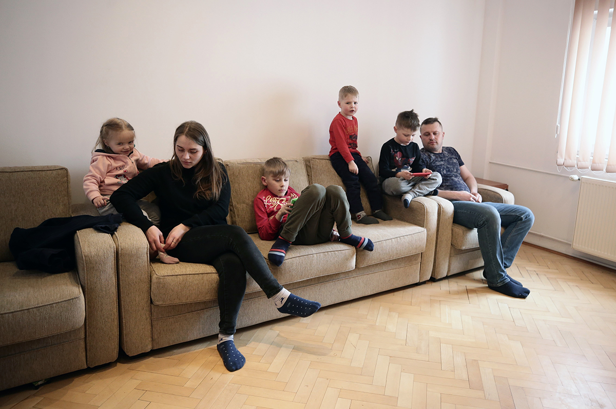 REPORTAJ. Drumul unei familii cu 4 copii din Ucraina spre Chicago trece prin generozitatea oamenilor din cartierul Vitan