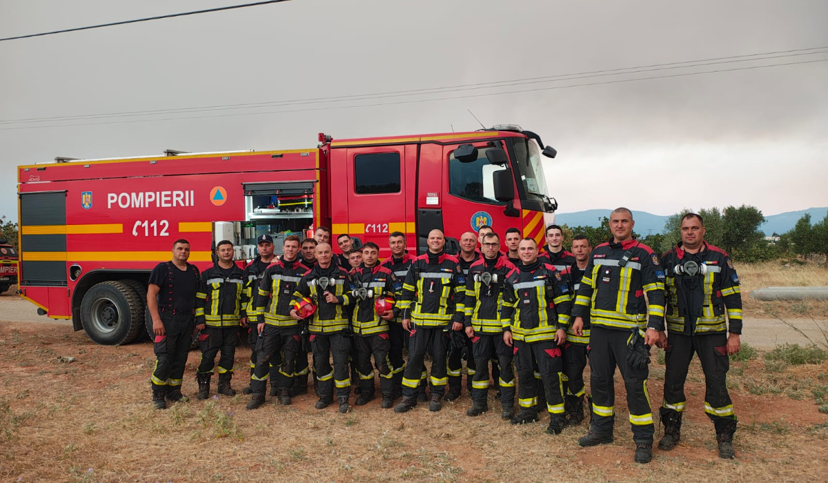 Pompierii români au luptat toată noaptea cu incendiile din Grecia: misiune critică în Attica pentru salvarea caselor și animalelor din calea flăcărilor