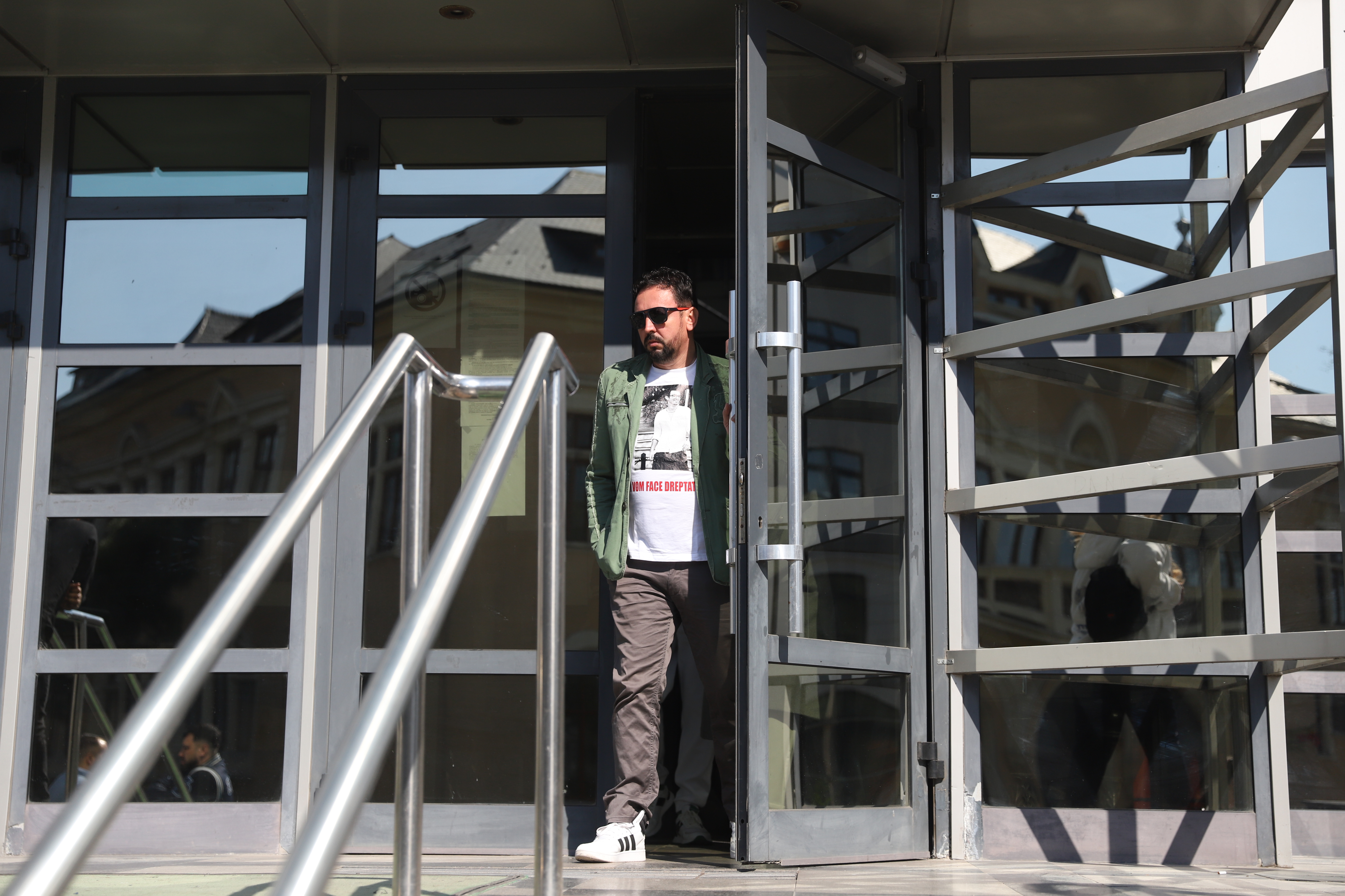 Părinţii lui Vlad Pascu, faţă în faţă cu părinţii lui Sebi Olariu, pentru prima oară. Ce s-a întâmplat în sala de judecată de la Curtea de Apel Constanţa