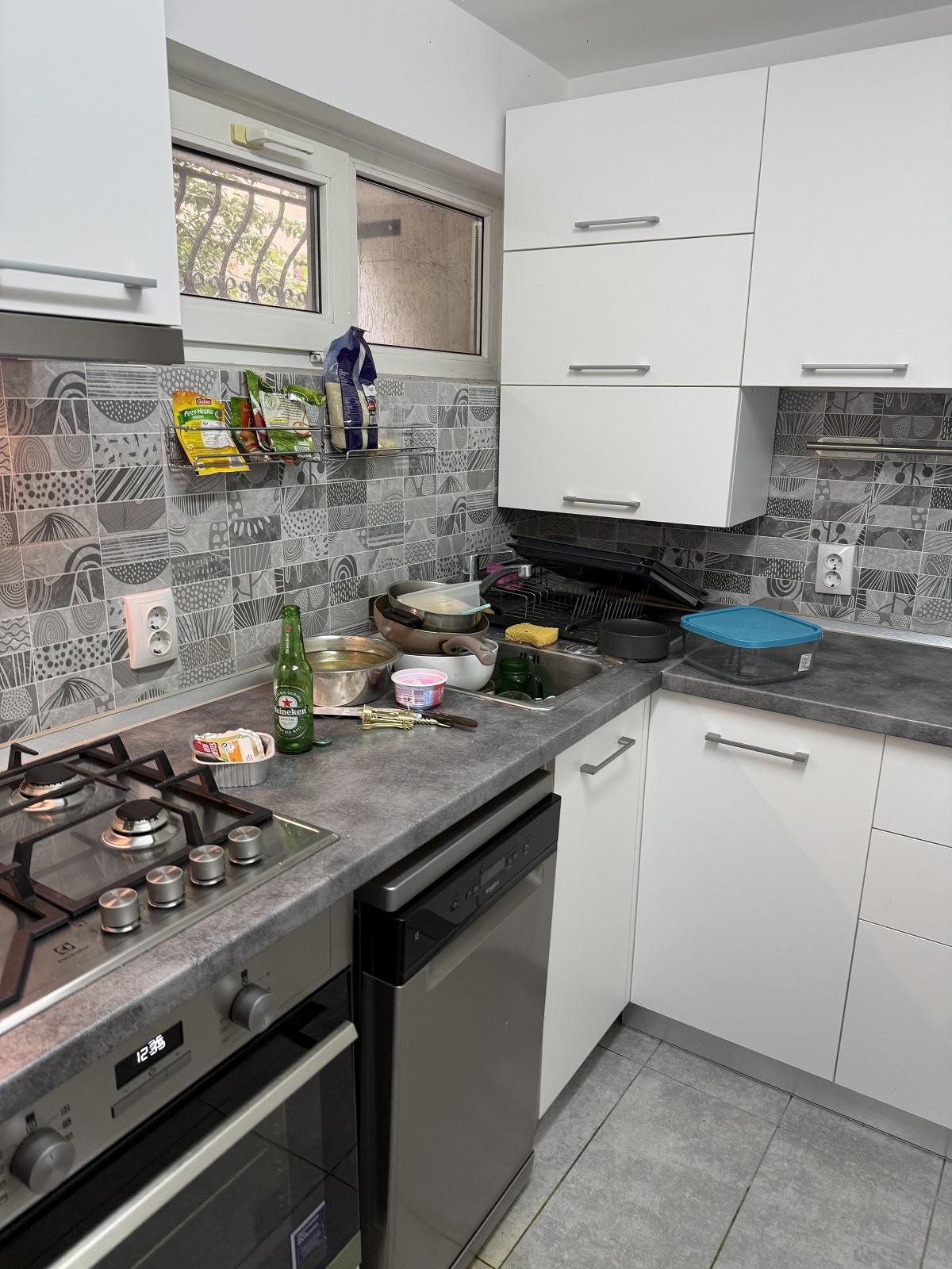 Imagini înainte și după cu apartamentul pe care Calina Dumitrescu l-ar fi distrus. Proprietara rupe tăcerea: „O pune pe mama ei sa se ocupe de mizeria pe care ea o face”