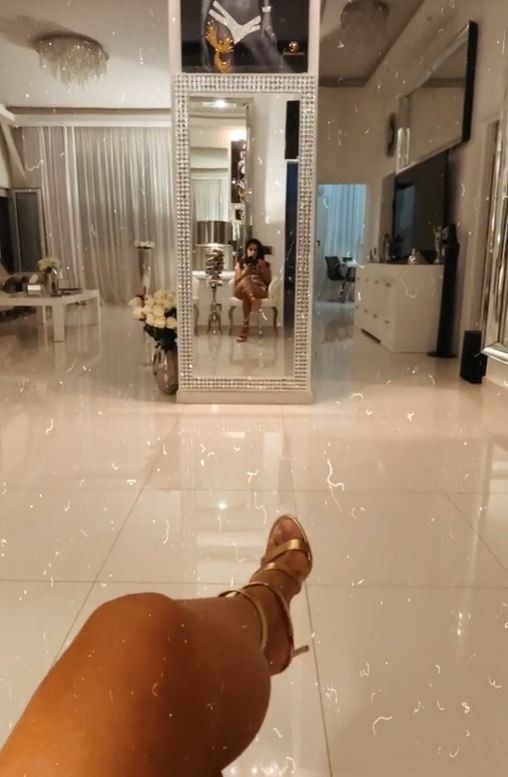Cum și-a decorat Oana Zăvoranu casa de Crăciun. Imagini cu bradul spectaculos al actriței