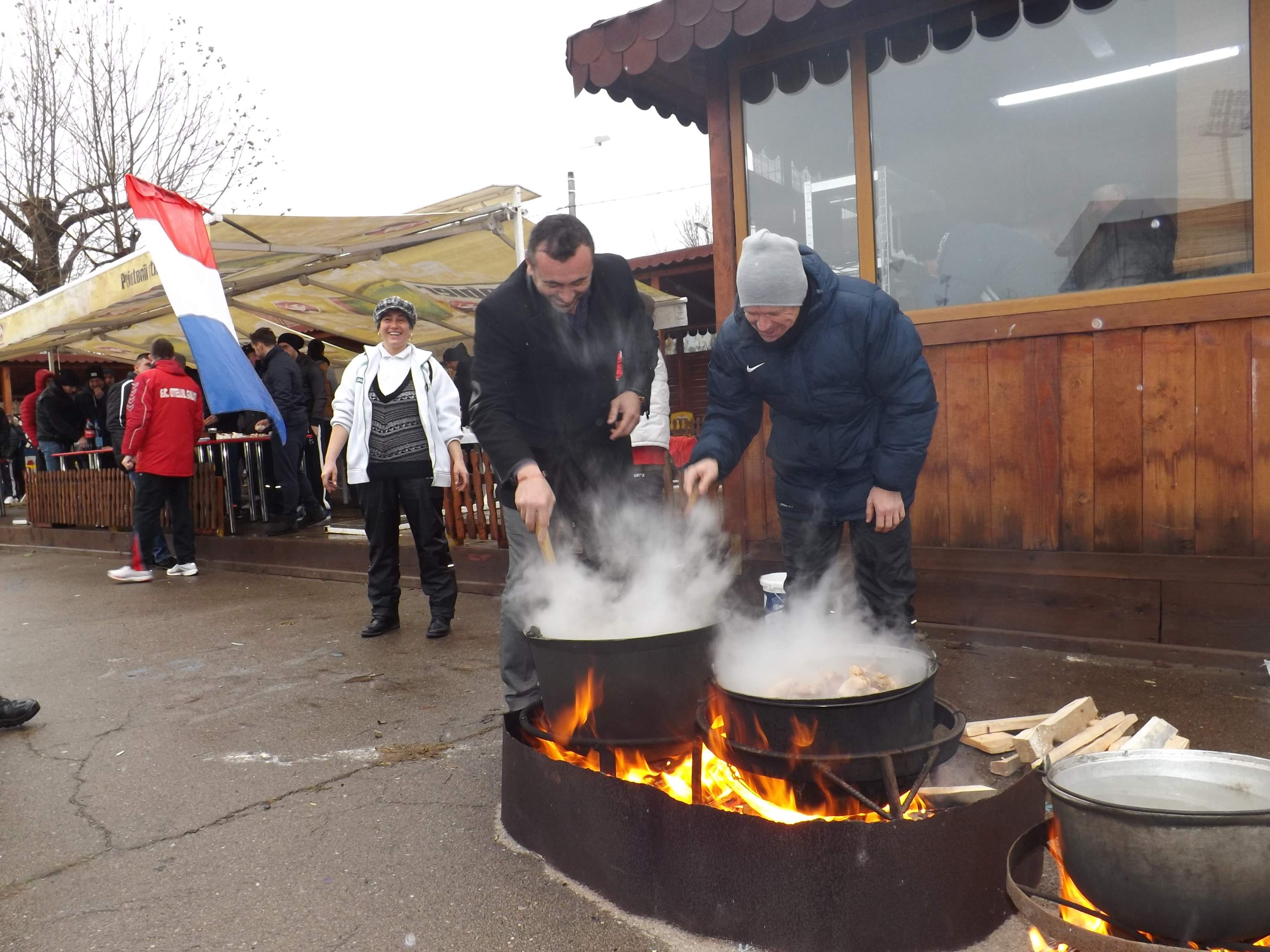 Oțelarii au tăiat porcul, dar cu atenție la siluetă! Selymes dă amenzi de 500 euro pe kilogram în plus