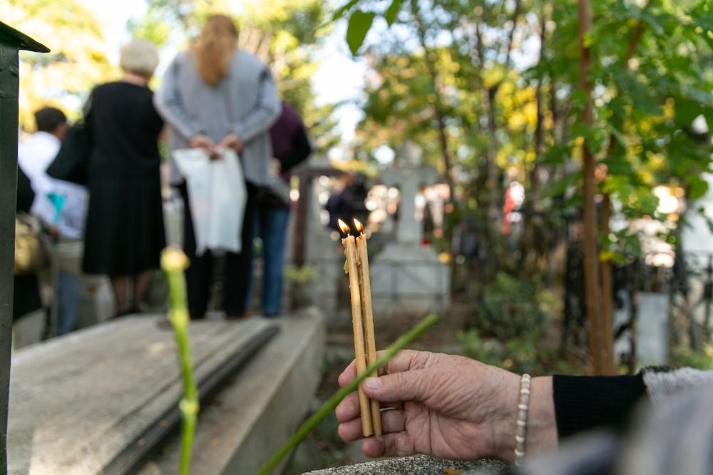 UPDATE | Tamara Buciuceanu Botez a fost înmormântată cu onoruri militare la Cimitirul Sf. Vineri din Capitală. Sute de oameni au venit să-i aducă un ultim omagiu