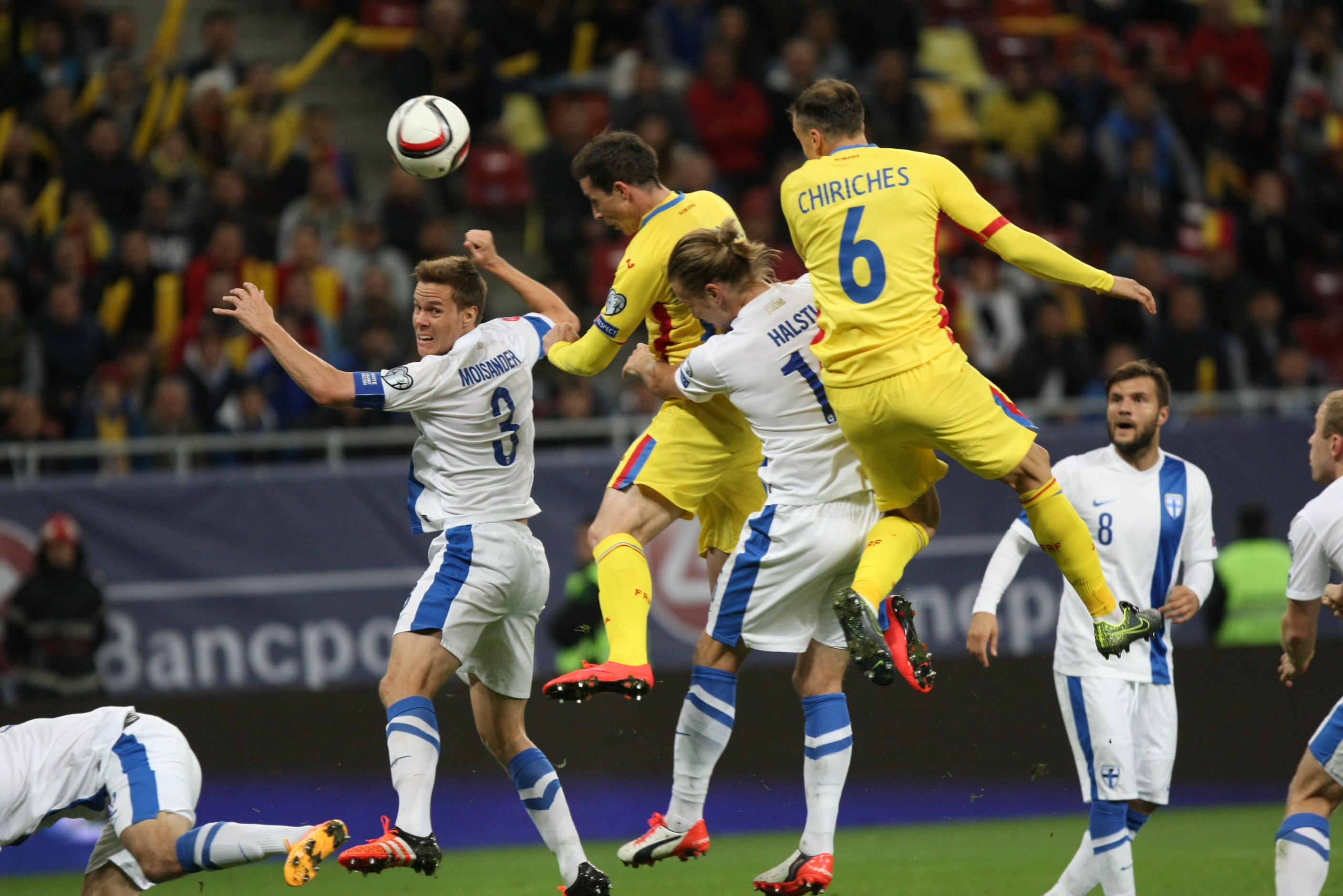 PRELIMINARIILE EURO 2016 / România - Finlanda 1-1! Dramă tricoloră pe ”Arena Națională”! Pohjanpalo ne-a dat lovitura, Hoban a egalat în prelungiri! Oaspeții n-au primit un penalty! Am fost calificați 52 de minute la turneul final din Franța! Dacă batem în Feroe, suntem la EURO! Tricolorii au asaltat poarta lui Hradecky, dar n-a intrat! Meciul a semănat cu jocul din 1985, cu Irlanda de Nord! / LIVEBLOG&FOTO