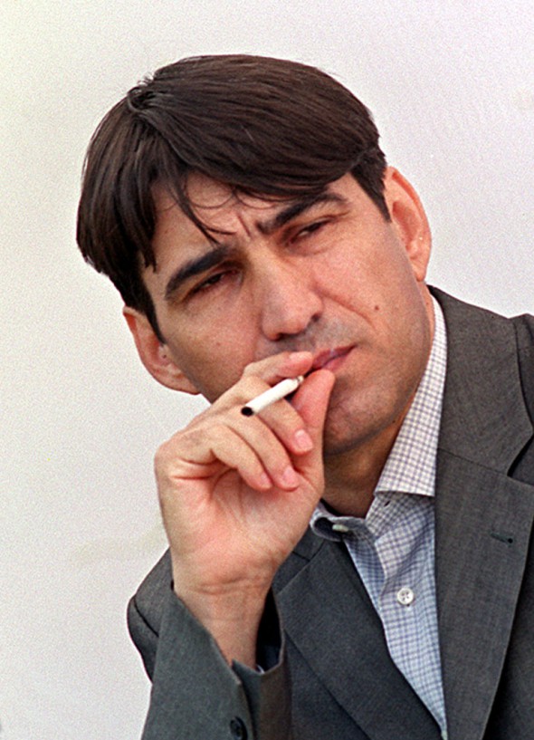 Repercusiunile legii anti-fumat în sport! Cum s-a schimbat viața fumătorilor în decurs de două decenii. Jurnalistul Ovidiu Ioanițoaia ”suda” tutun în direct, iar Marius Lăcătuș pufăia în avion! / GALERIE FOTO & VIDEO