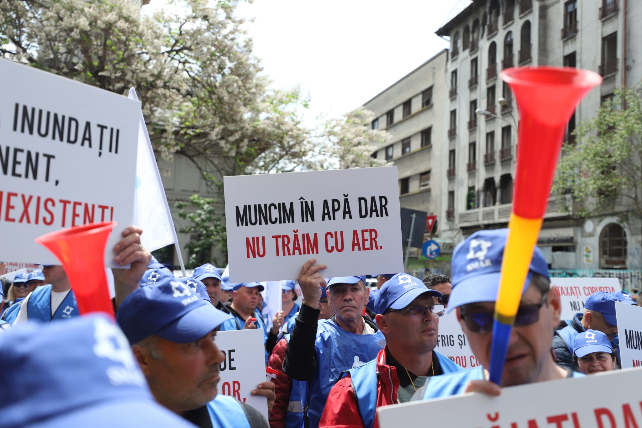 Diana Buzoianu i-a luat tare pe sindicaliștii din fața Ministerului Mediului: „Nu se mai poate cu pile și corupție! Șefii voștri v-au blocat contractele!”