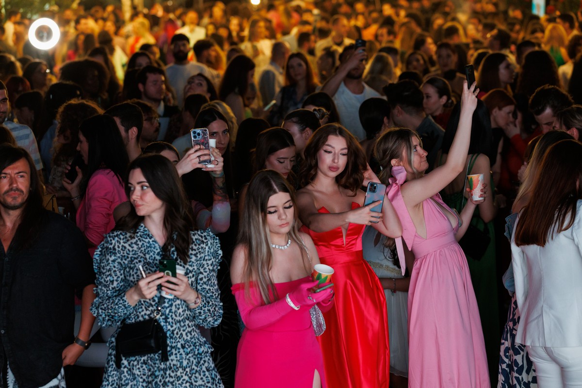Intră în atmosfera ELLE New Media AWARDS 2023 și descoperă fotografiile surprinse în cadrul evenimentului organizat la Clubul Diplomatic