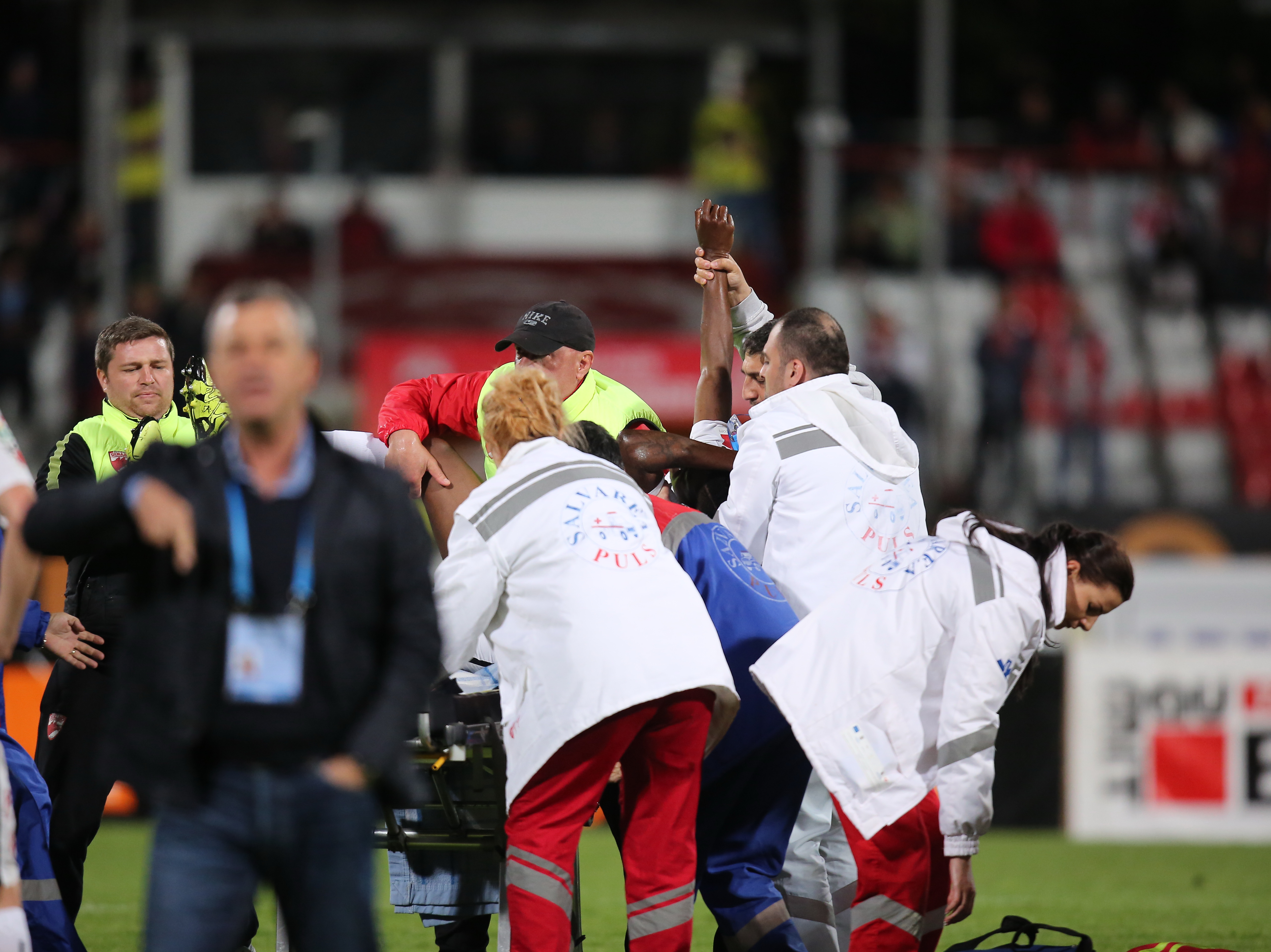 Explicaţiile medicului de la Dinamo, după moartea lui Ekeng. De ce nu i-a făcut masaj cardiac pe teren