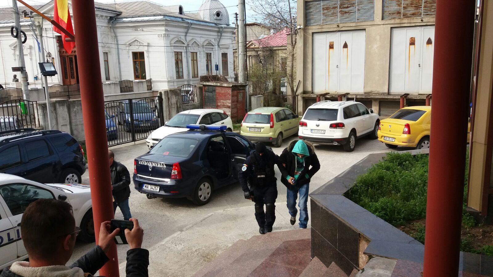BOMBĂ! Cheloo de la Paraziţii, adus la audieri pentru trafic de droguri!
