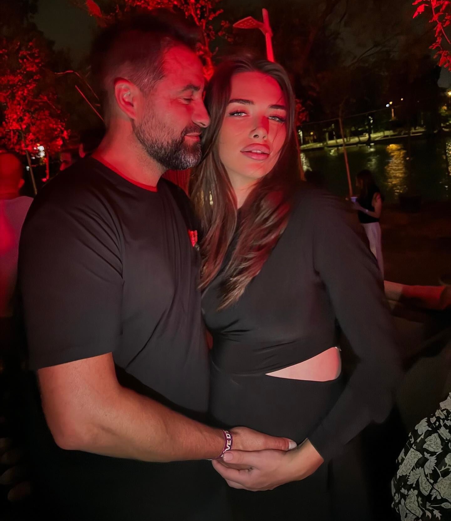 Gestul făcut de Iustina de la Insula Iubirii sezonul 8, după finala de aseară. A publicat imagini de la nunta cu Cornel. Cei doi vor avea o fetiță