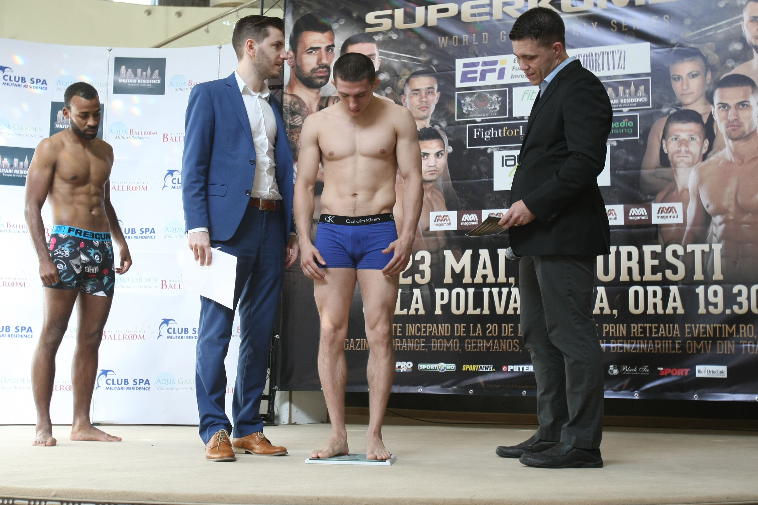 Luptătorii de la Superkombat București au trecut cu bine de proba cântarului oficial / GALERIE FOTO