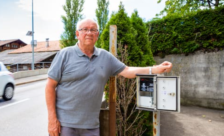 Exasperat de vitezomanii care trec prin fața casei lui, un pensionar și-a cumpărat radar, în Elveția: „Poate fac și autoritățile ceva”