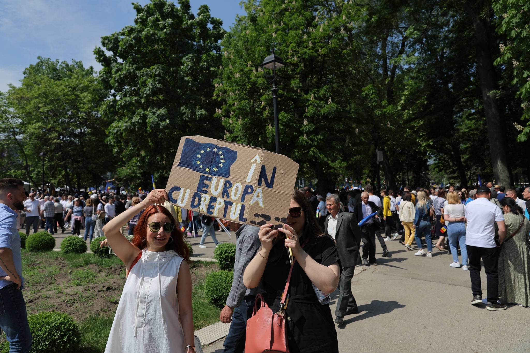 CORESPONDENȚĂ DIN CHIȘINĂU. Zeci de mii de moldoveni, la mitingul din Piața Marii Adunări Naționale. Maia Sandu: „Vrem să fim membri UE în 2030. Nu mai vrem să fim sub șantajul Kremlinului”. Șefa PE, mesaje în română. VIDEO